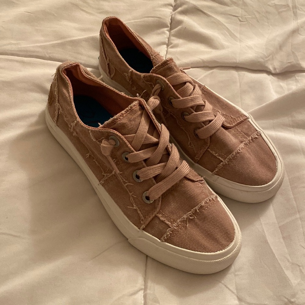 Blowfish Malibu Women’s Fruit Sneaker mauve